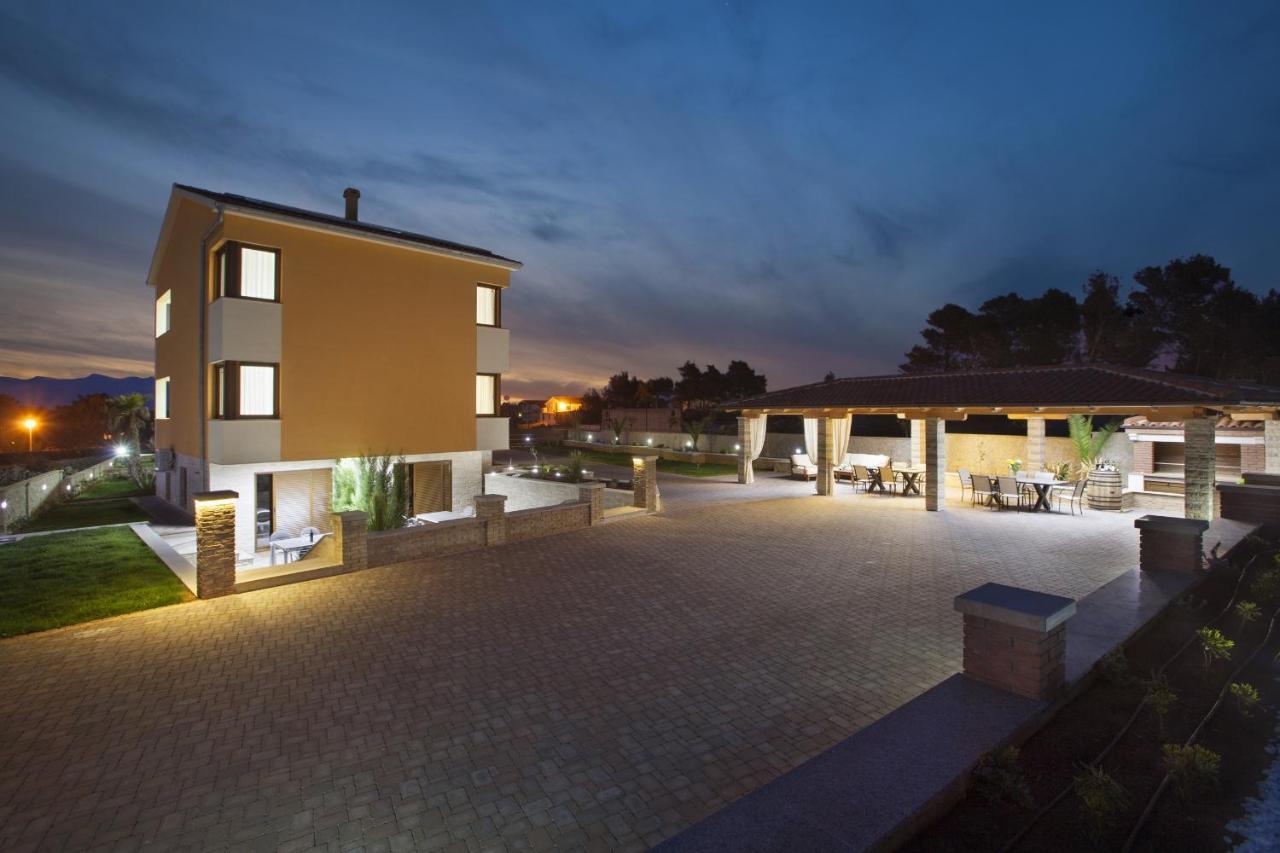 Villa Malibu One วีร์ ภายนอก รูปภาพ