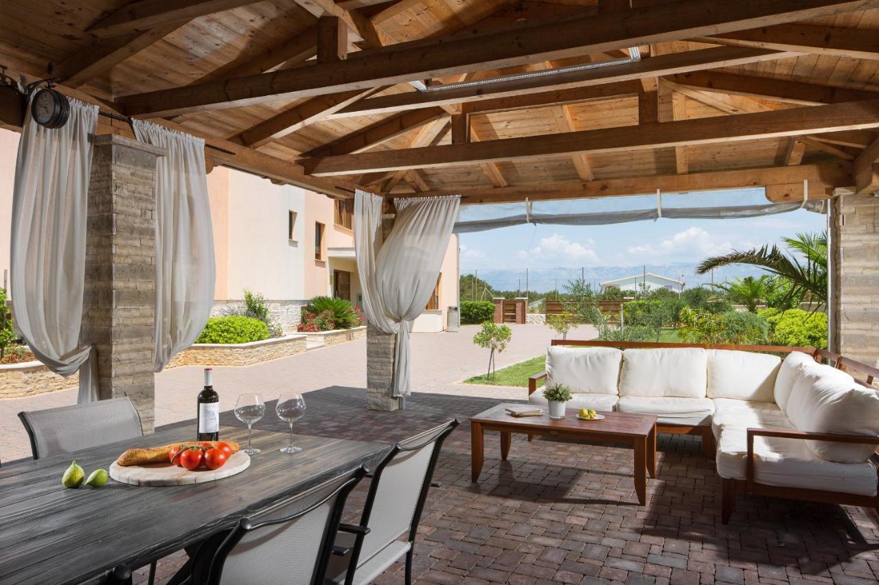 Villa Malibu One วีร์ ภายนอก รูปภาพ