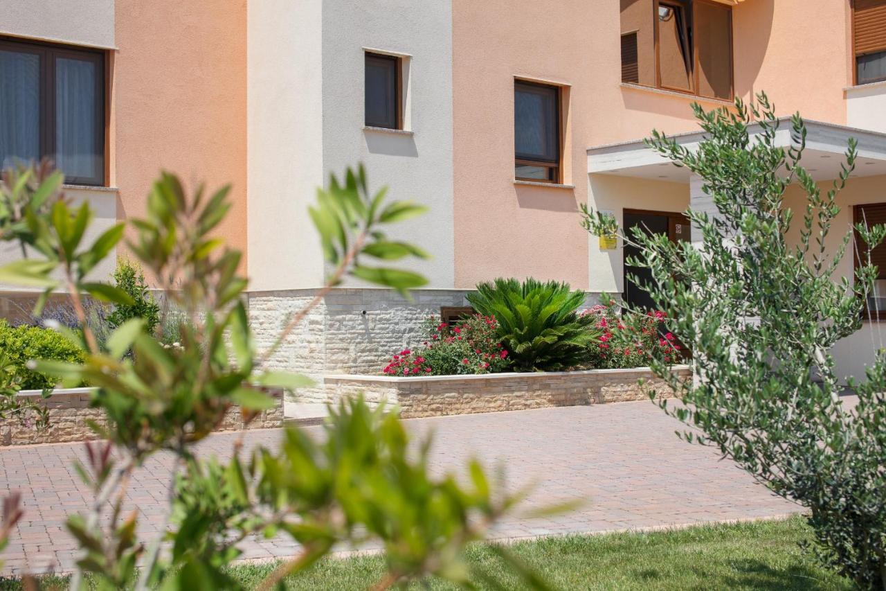 Villa Malibu One วีร์ ภายนอก รูปภาพ