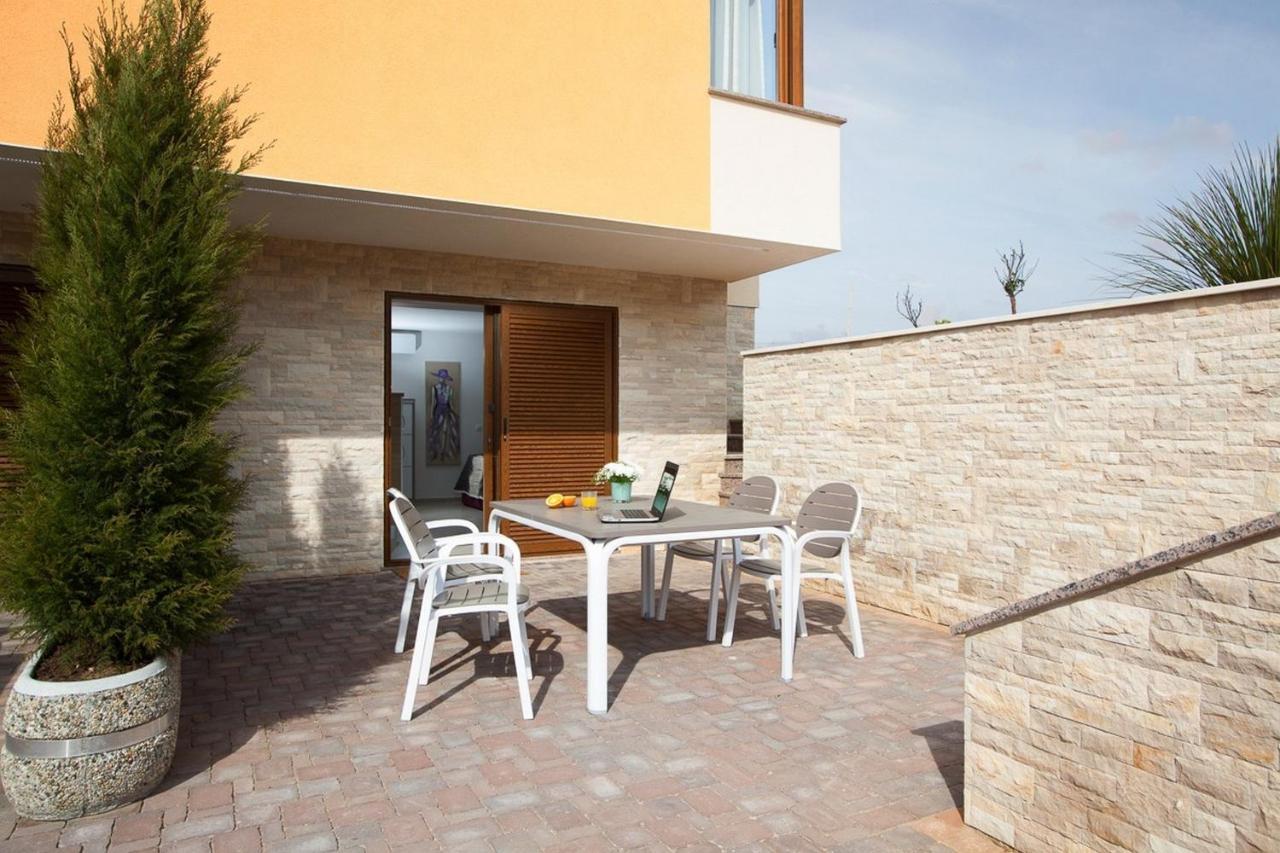 Villa Malibu One วีร์ ภายนอก รูปภาพ